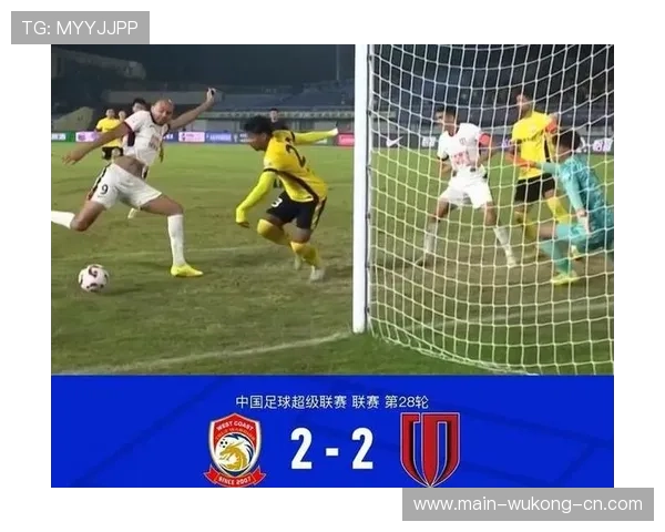 场外替补席冲突如何影响足球犯规与判罚标准？