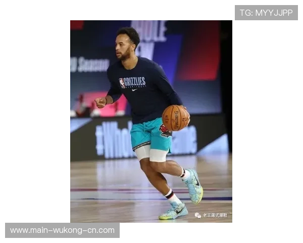 彭帅上场前居然能带助理选球鞋，这待遇也太明星了吧？